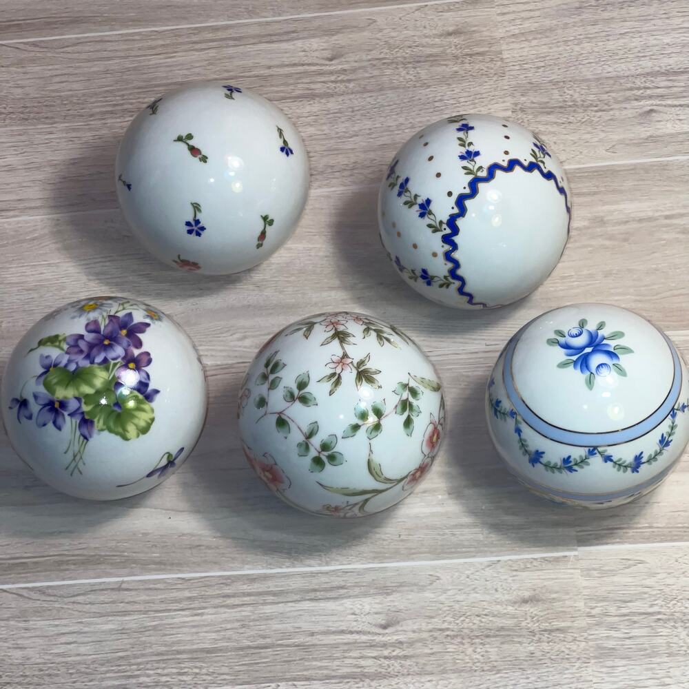 VTG Porcelain Decor Orbs Carpet Balls / Bowls Style Castlecore Laura Ashley Look
